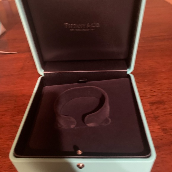 Authentic leathery Tiffany larger jewelry box for collectors or 💝 gift
